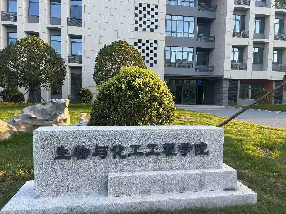 绥芬河市扬州职业大学体育场高杆灯项目
